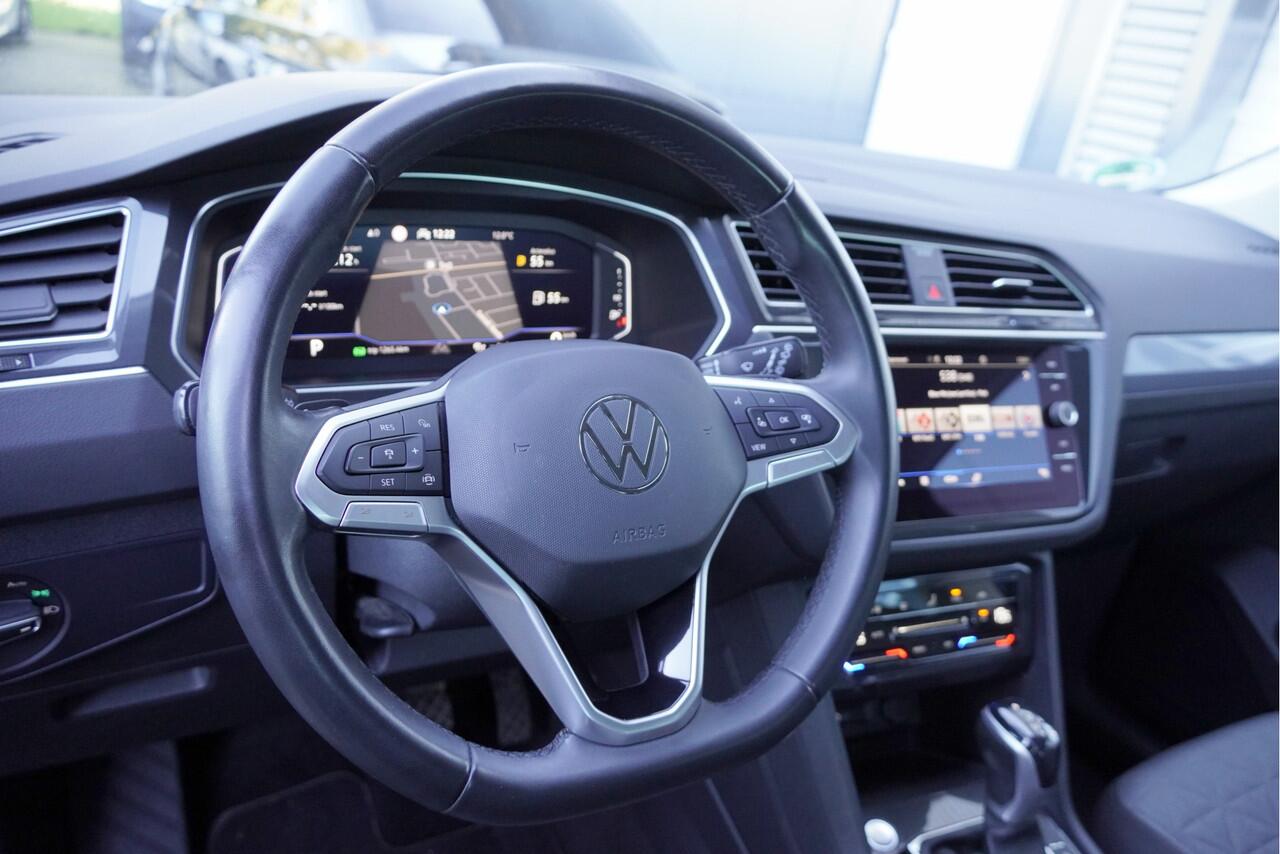 Volkswagen TIGUAN 1.5 TSI 150PK! Automaat Life Business BJ2021 Lmv 17" | Led V+A | Pdc | Navi | Keyless entry | Elek. trekhaak | Elek. achterklep | App-Connect | Virtual cockpit | Climate control | Cruise control | Extra getint glas