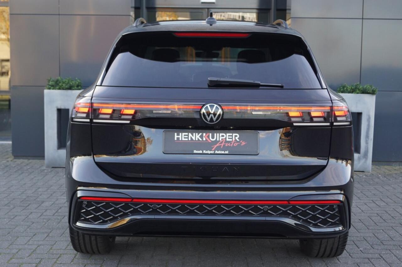 Volkswagen TIGUAN 1.5 eTSI DSG R-Line Black st 150pk /Leer/Panodak/Head-up/Trekh afnb./Navi Pro/Matrix LED /360 gr camera