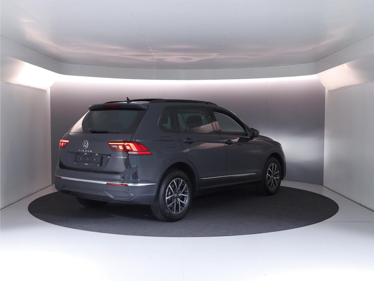 Volkswagen TIGUAN 1.4 TSI eHybrid Life 245 pk Automaat (DSG) | Navigatie | Panoramadak | Parkeersensoren | Achteruitrijcamera | LED koplampen | Stoelverwarming | SOH 87%