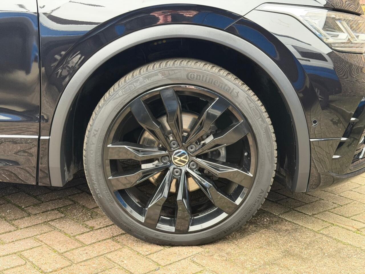 Volkswagen TIGUAN 1.5 TSI Automaat R-Line Black Style Panodak 20 Inch