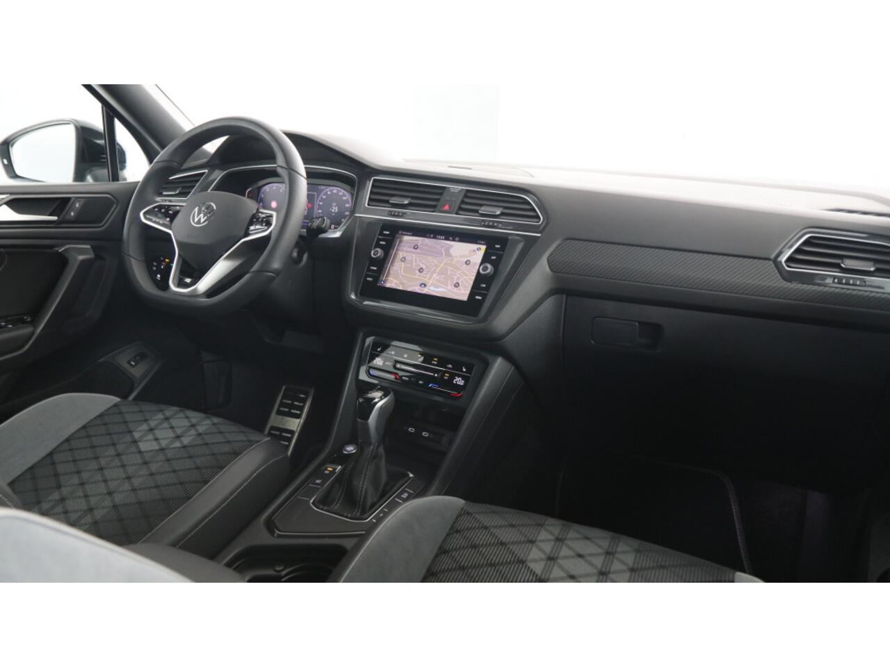 Volkswagen TIGUAN Allspace 1.5 TSI R-Line Business 7p. Black Style | LED Matrix | Camera | wegkl. trekhaak