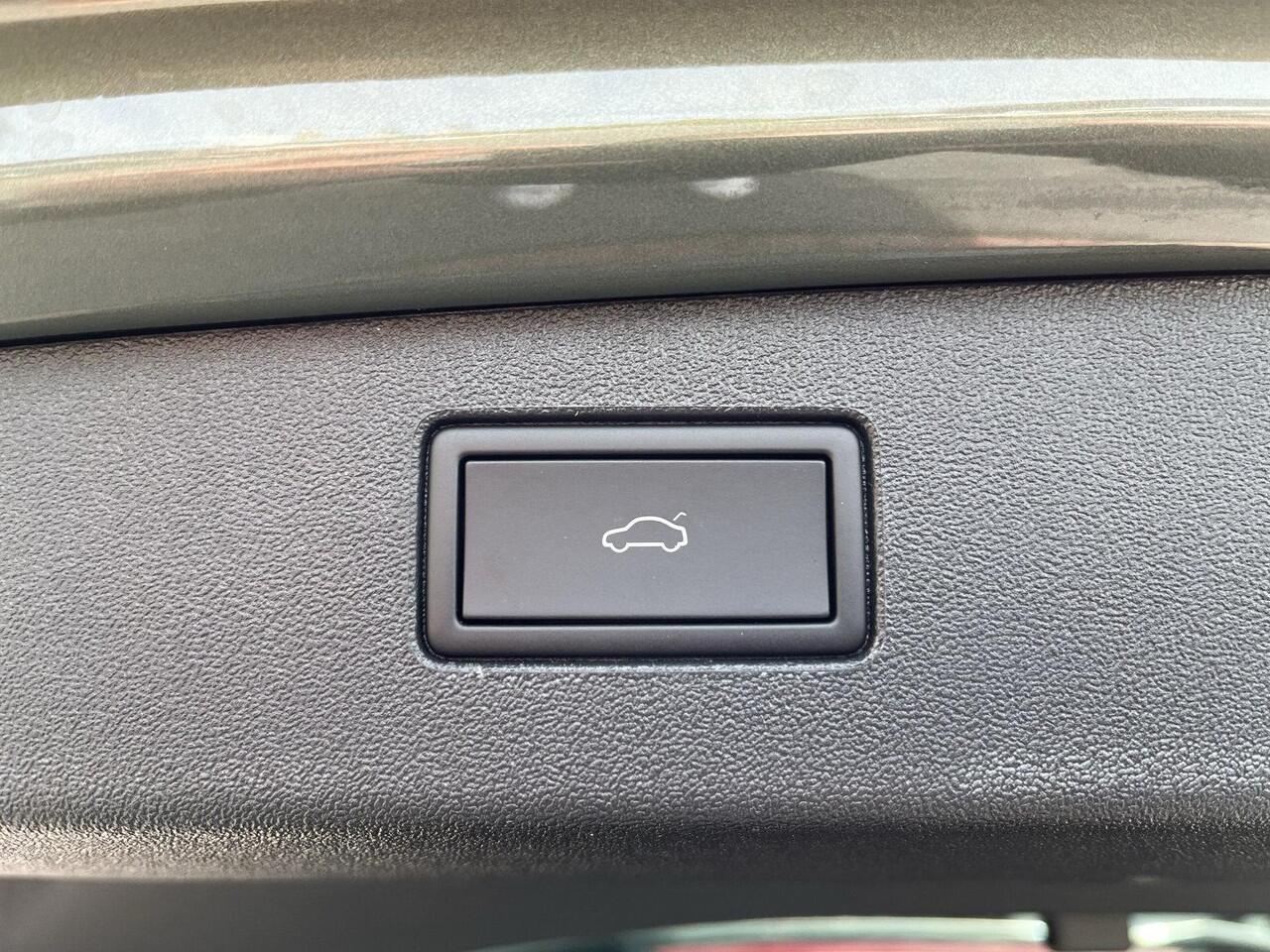 Volkswagen TIGUAN 1.5 eTSI R Line | 150Pk | Leder | Pano dak | HUD | Trekhaak | ERGO Active | Verwarmde/gekoelde Sportstoelen