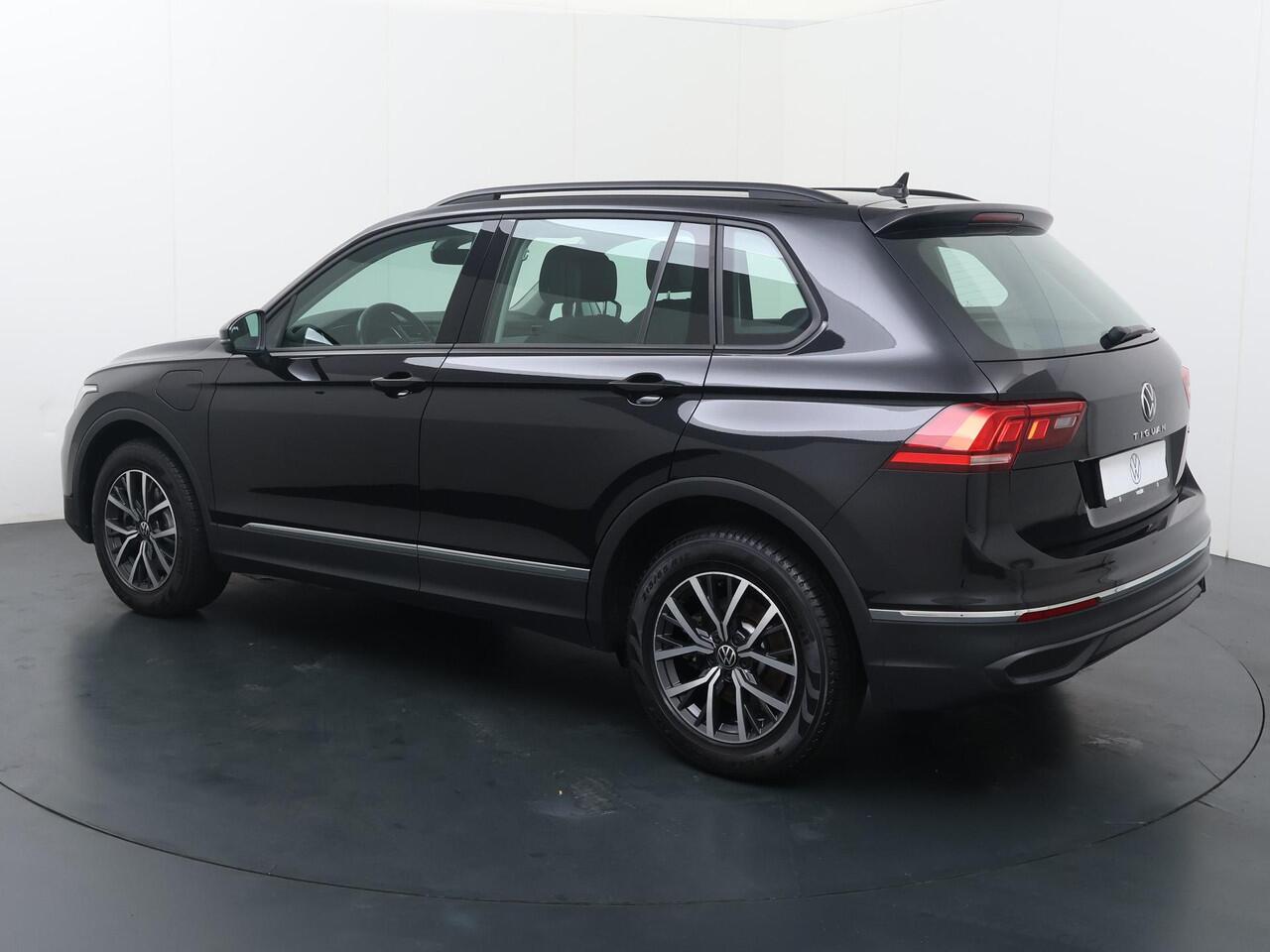 Volkswagen TIGUAN 1.4 TSI eHybrid Life | 245 PK | SoH 86% | Automaat | Climate Control | Adpative cruise control | Apple Carplay/Android Auto |