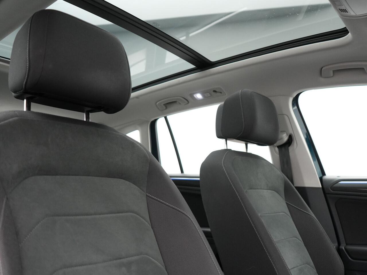 Volkswagen TIGUAN 1.4 TSI eHybrid Elegance Plug In Hybrid 245pk PHEV | Panodak | IQ Light | Adaptive Cruise | Alcantara Sportstoelen Verwarmd | Apple Carplay | Sfeerverlichting | Stuur Verwarmd | Navigatie | Virtual | DAB |