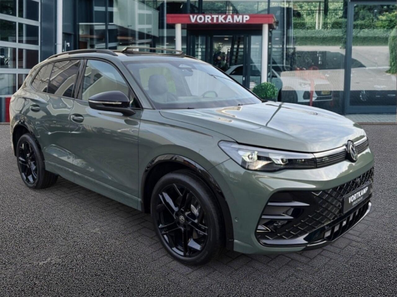 Volkswagen TIGUAN 1.5 TSI E-HYBRID R-LINE HenK/PANO-DAK/TREKHAAK/CAMERA/LEDER/MEMORY/HUD