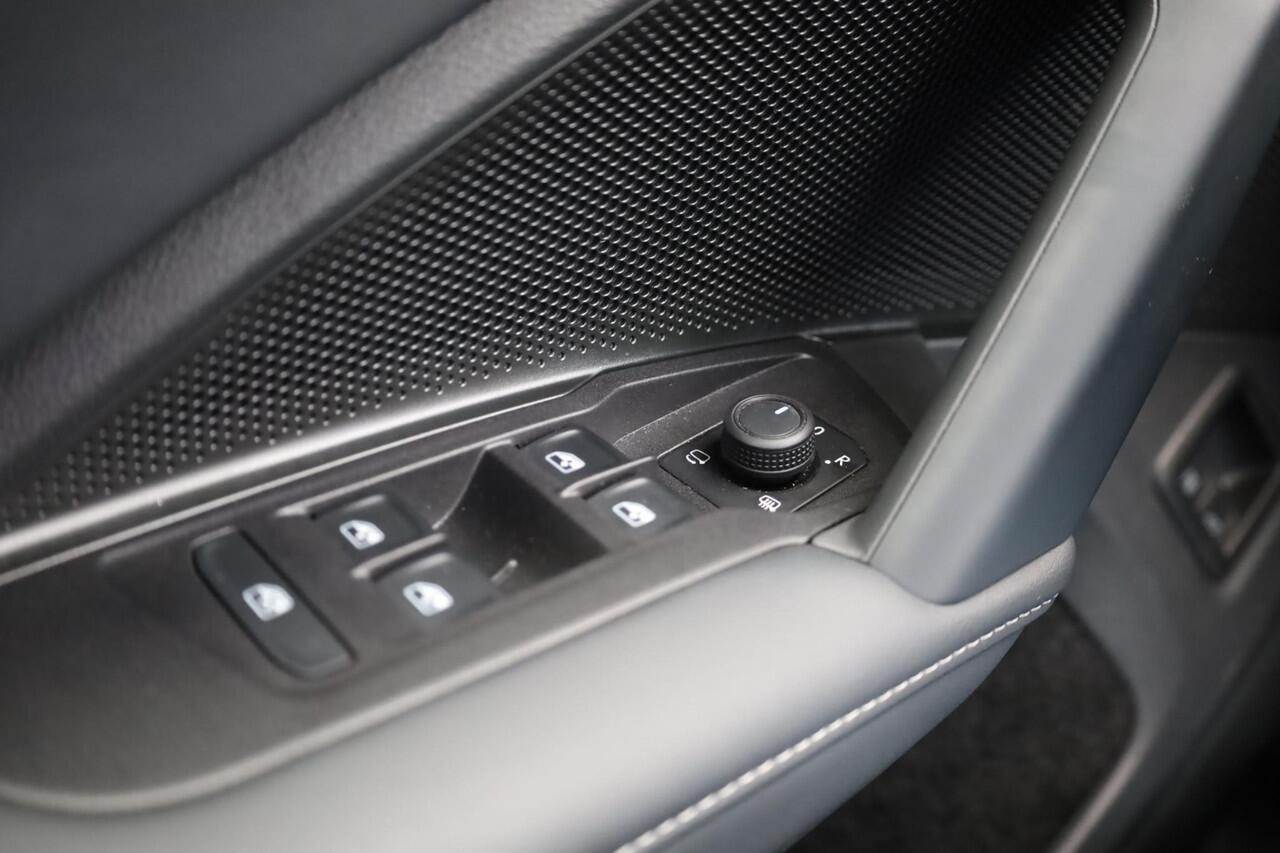 Volkswagen TIGUAN 1.5 eHybrid Life Edition wegklapbare trekhaak 19" lmv Design pakket met LED matrix stoel en stuurwielverwarming NL auto 48 mnd 100.000km garantie door ons nieuw geleverd