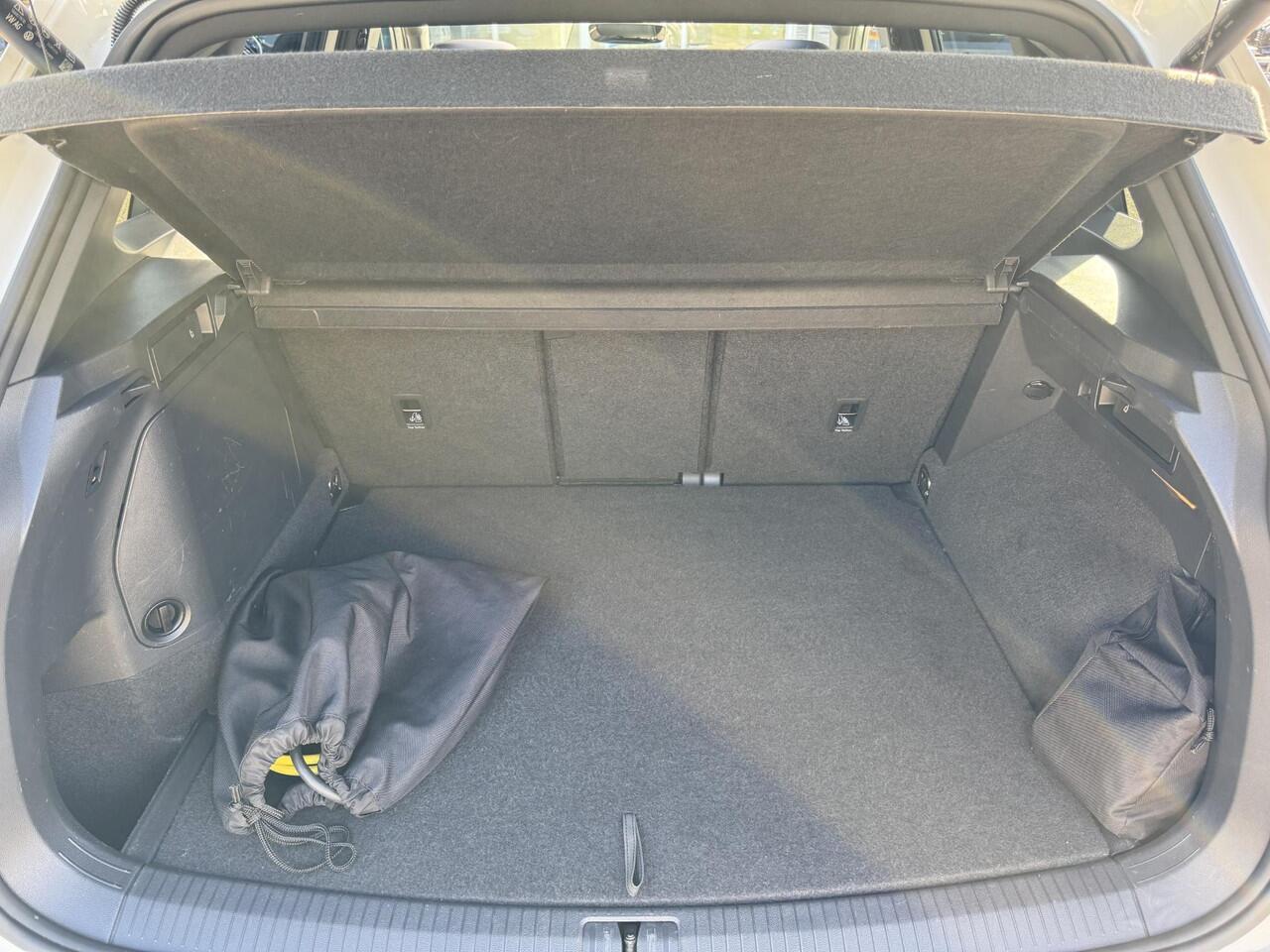 Volkswagen TIGUAN 1.4 TSI eHybrid R-Line Business+ 245pk PHEV | Trekhaak | Panorama dak | Adaptieve Cruise | Achteruitrijcamera | Stoelverwarming | Virtuele cockpit | 1.800kg Trekgewicht !