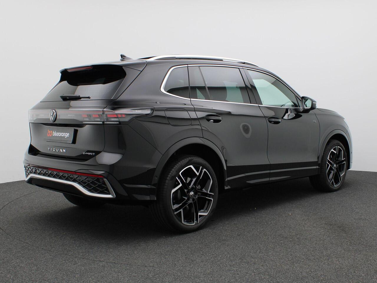 Volkswagen TIGUAN 1.5 eHybrid R-Line Edition 272PK DSG Trekhaak, Leder, Massage, Ventilatiestoelen, Panoramadak, York 20" LMV, Navigatie, Adaptive Cruise Control, Assistentiepakket