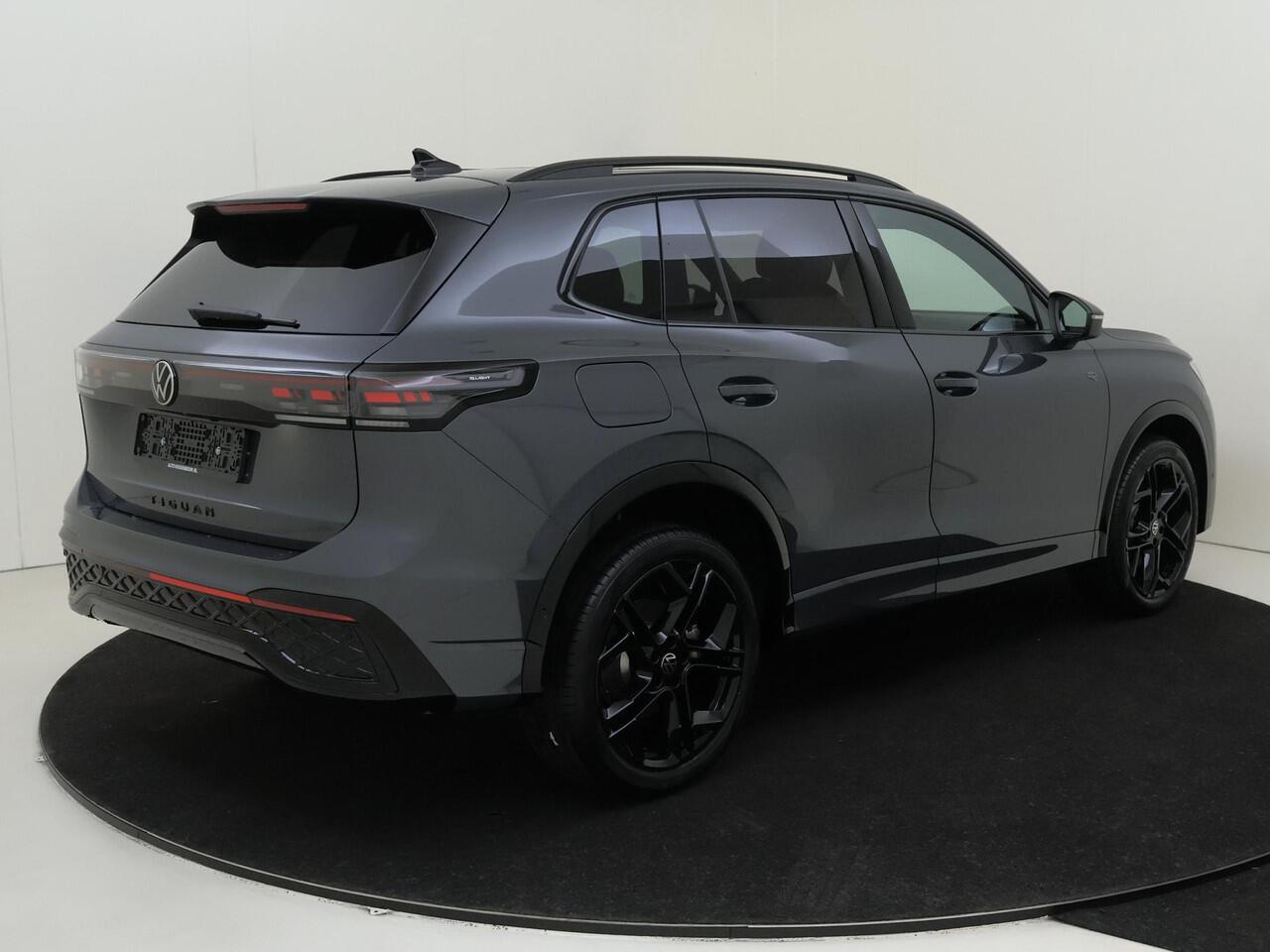 Volkswagen TIGUAN R-Line Edition - eHybrid | 'App-Connect' draadloze smartphone integratie | Automatische afstandsregeling (Adaptive Cruise Control) | Black Style Pakket