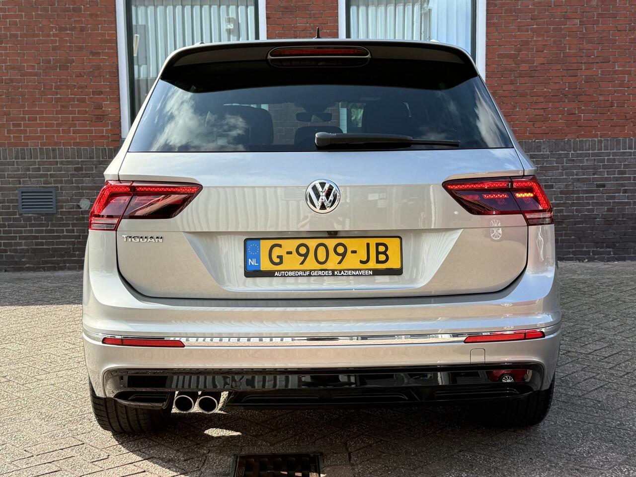 Volkswagen TIGUAN 1.5 TSI ACT Highline Business R | AUTOMAAT | NW STAAT | TREKHAAK |
