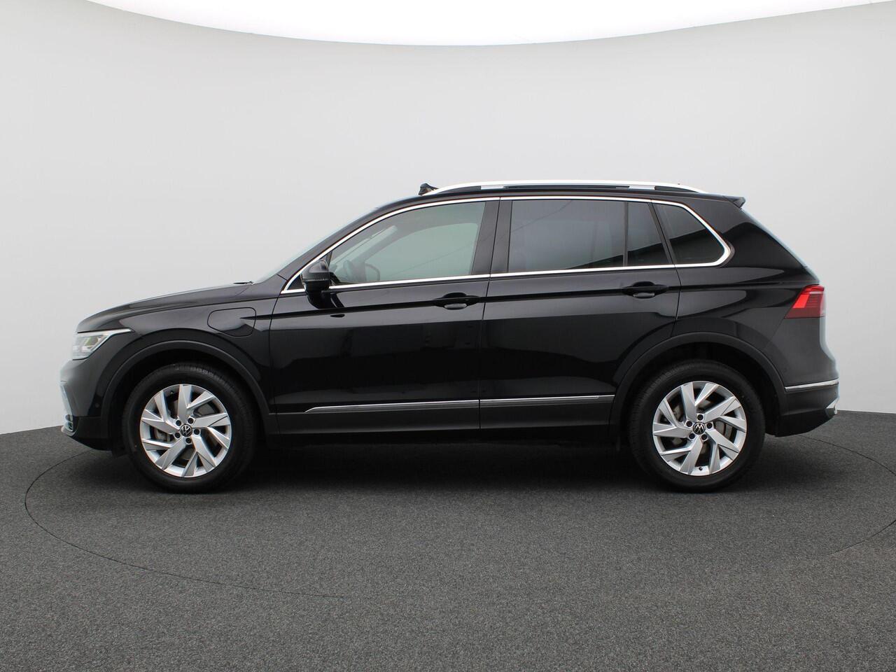 Volkswagen TIGUAN 1.4 TSI eHybrid Elegance 245PK DSG Pano-Schuifdak, Matrix Led, Adaptive Cruise Control, Achteruitrijcamera, Keyless, Side Assist, Elek. Bedienbare Achterklep, 18" LM Velgen