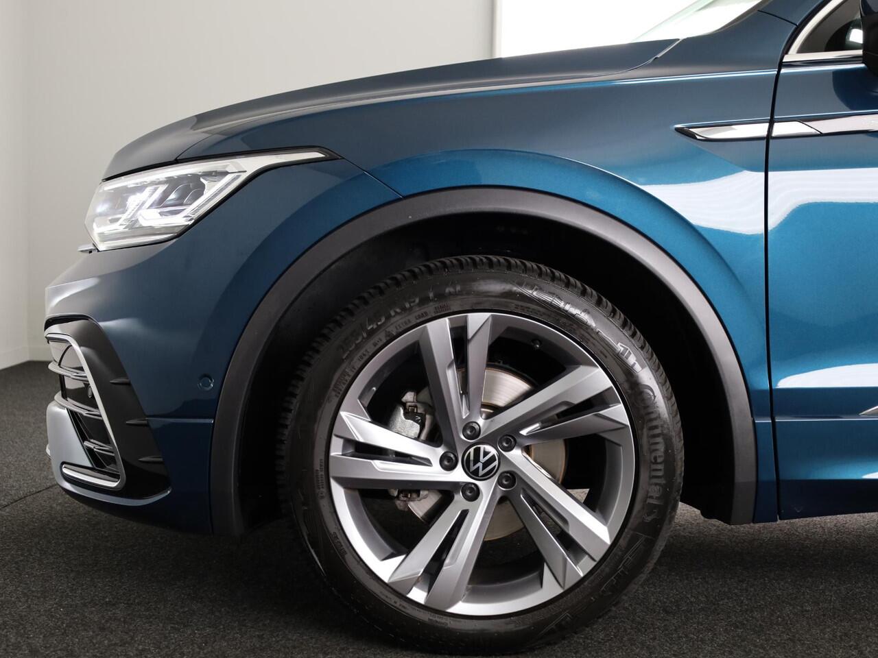 Volkswagen TIGUAN 1.5 TSI R-Line Business 150PK | Automaat (DSG) | Panoramadak | Wegklapbare trekhaak | Camera | Stoelverwarming