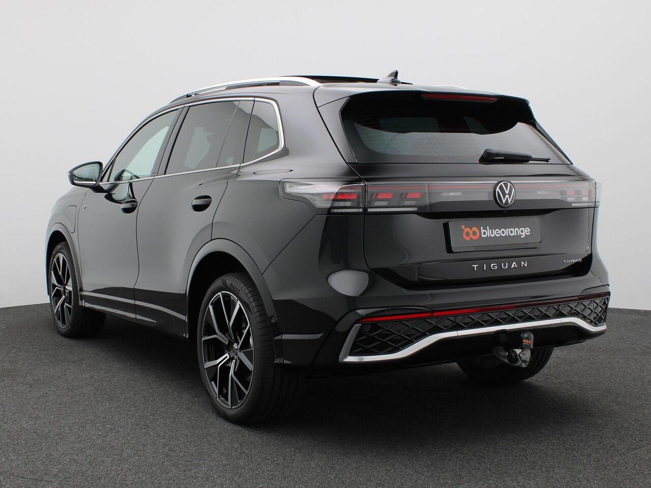 Volkswagen TIGUAN 1.5 eHybrid R-Line Edition 272PK DSG Pano-Schuifdak, 360gr. camera, Adaptieve Cruise Controle, Matrix LED verlichting, Keyless, Side Assist, Trekhaak, 20" LM Velgen