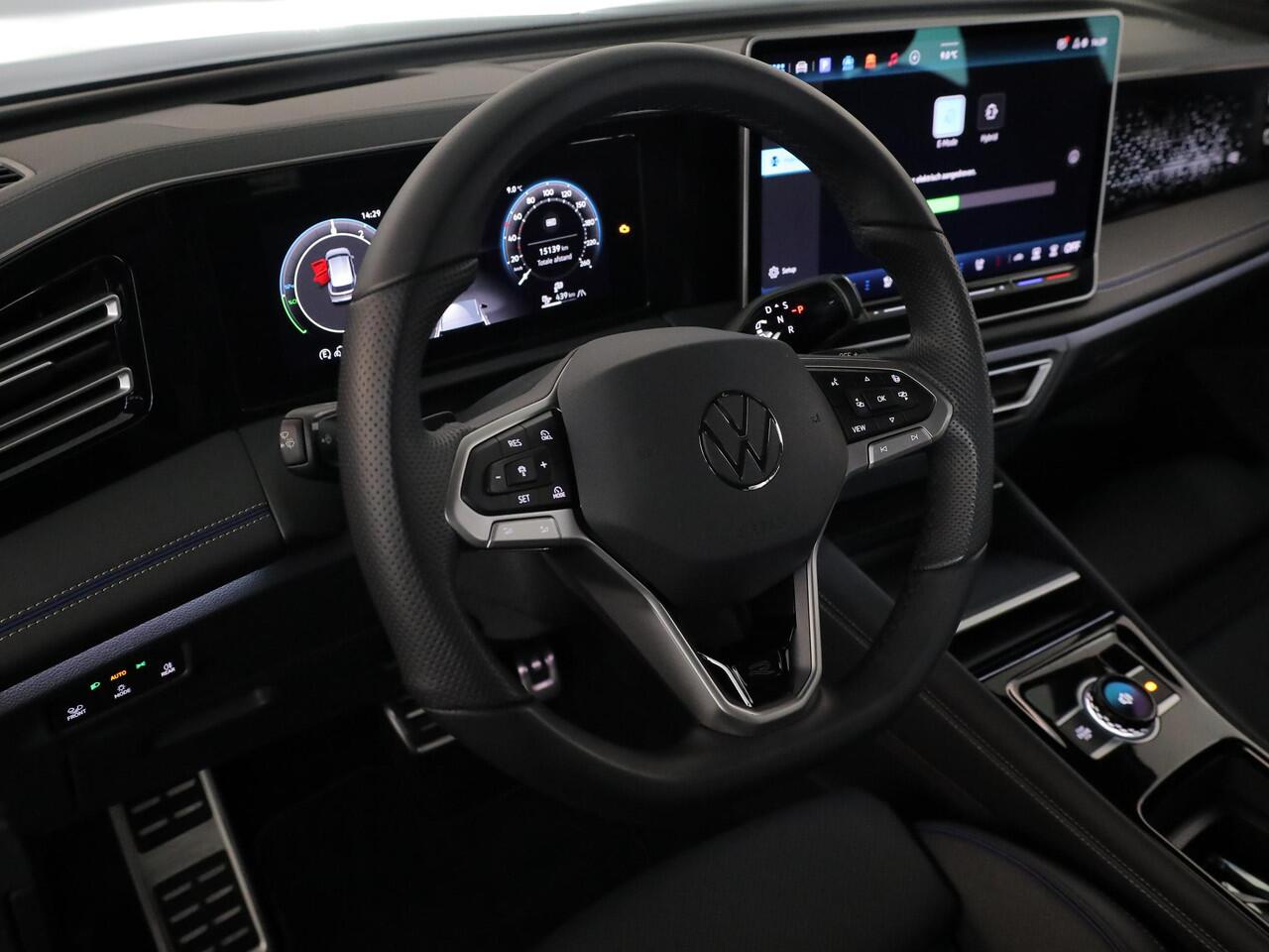 Volkswagen TIGUAN 1.5 eHybrid R-Line Business 272pk| el. trekhaak| leer| 20'LMvelgen| Camera| Head-up display