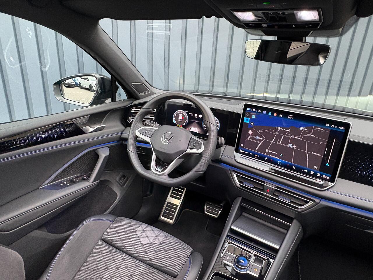 Volkswagen TIGUAN 1.5 eTSI R-Line Edition | 360 Camera | Harman/ Kardon | Trekhaak | Panodak | IQ Light | Head Up | Prijs Rijklaar!!