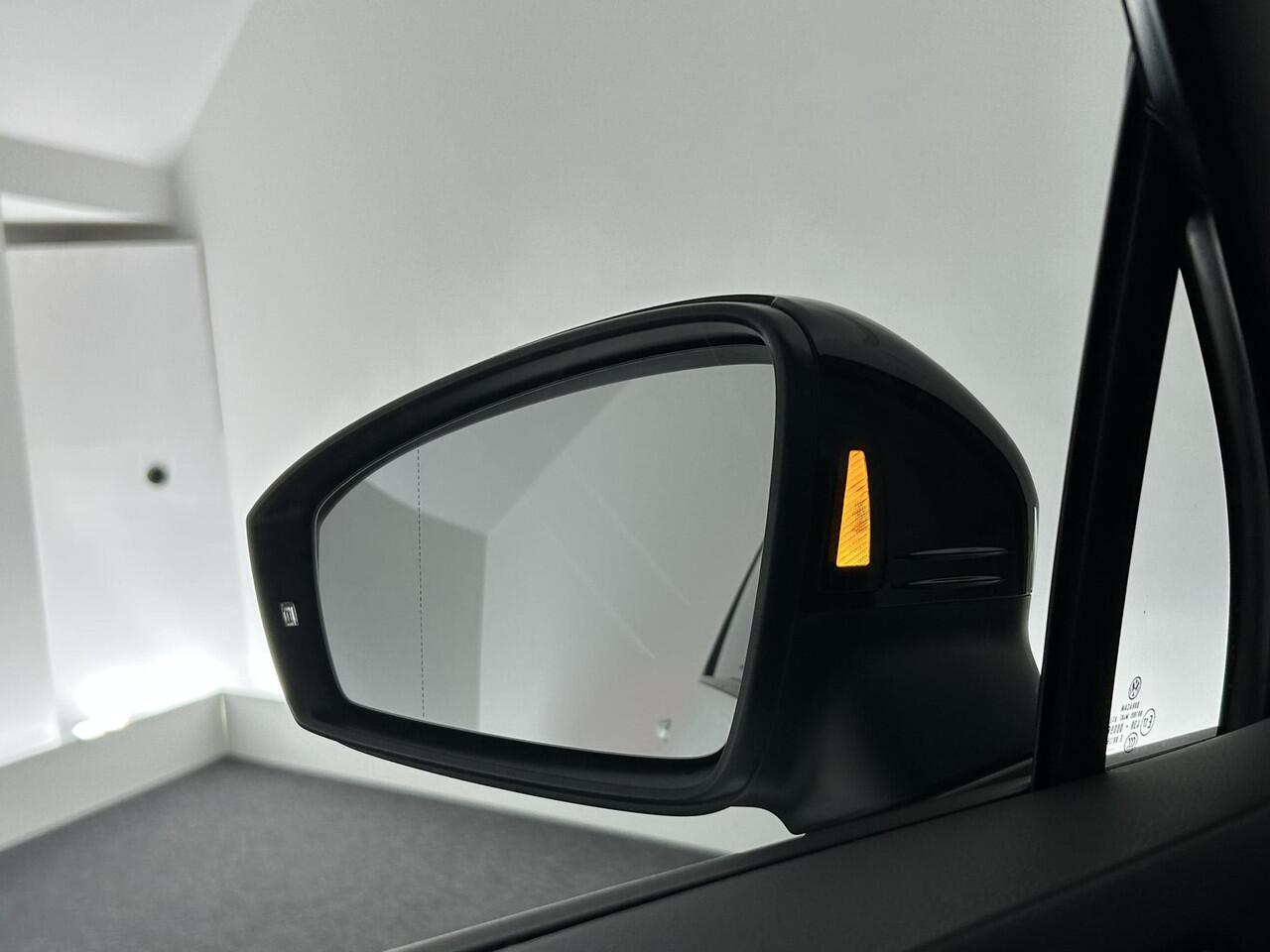 Volkswagen TIGUAN 1.4 TSI 245pk eHybrid R-Line Business+ Black Style Trekhaak Camera Led Virtual Cockpit Navigatie