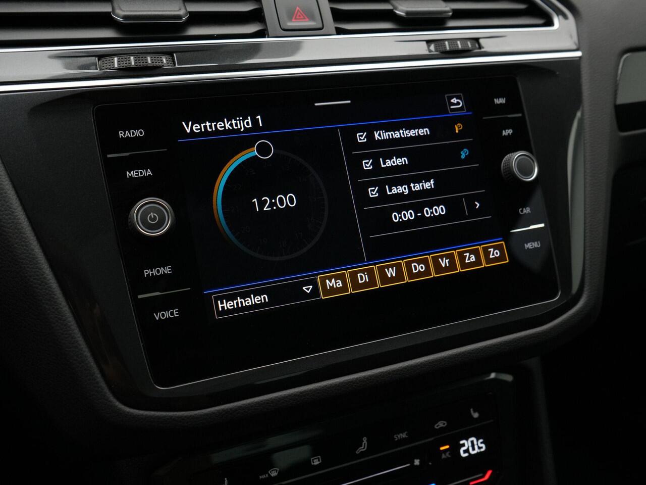 Volkswagen TIGUAN 1.4 TSI eHybrid 245 pk DSG Elegance | Panoramadak | Leder | Geheugenstoelen | IQ Light | Stuur-/stoelverwarming | Achteruitrijcamera