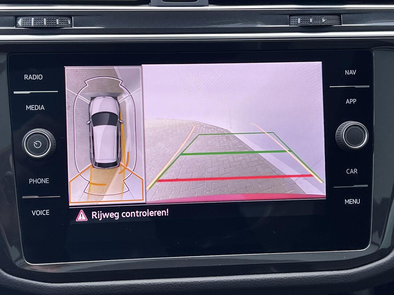 Volkswagen TIGUAN 1.4 TSI eHybrid Business Plug-In / Dealer onderhouden / 1.800 kg trekgewicht / 245 PK / Panorama schufdak / Leder comfortstoelen met Memory / Virtual Cockpit / Stuur- en stoelverwarming / Camera 360° / 18"LM wielen/