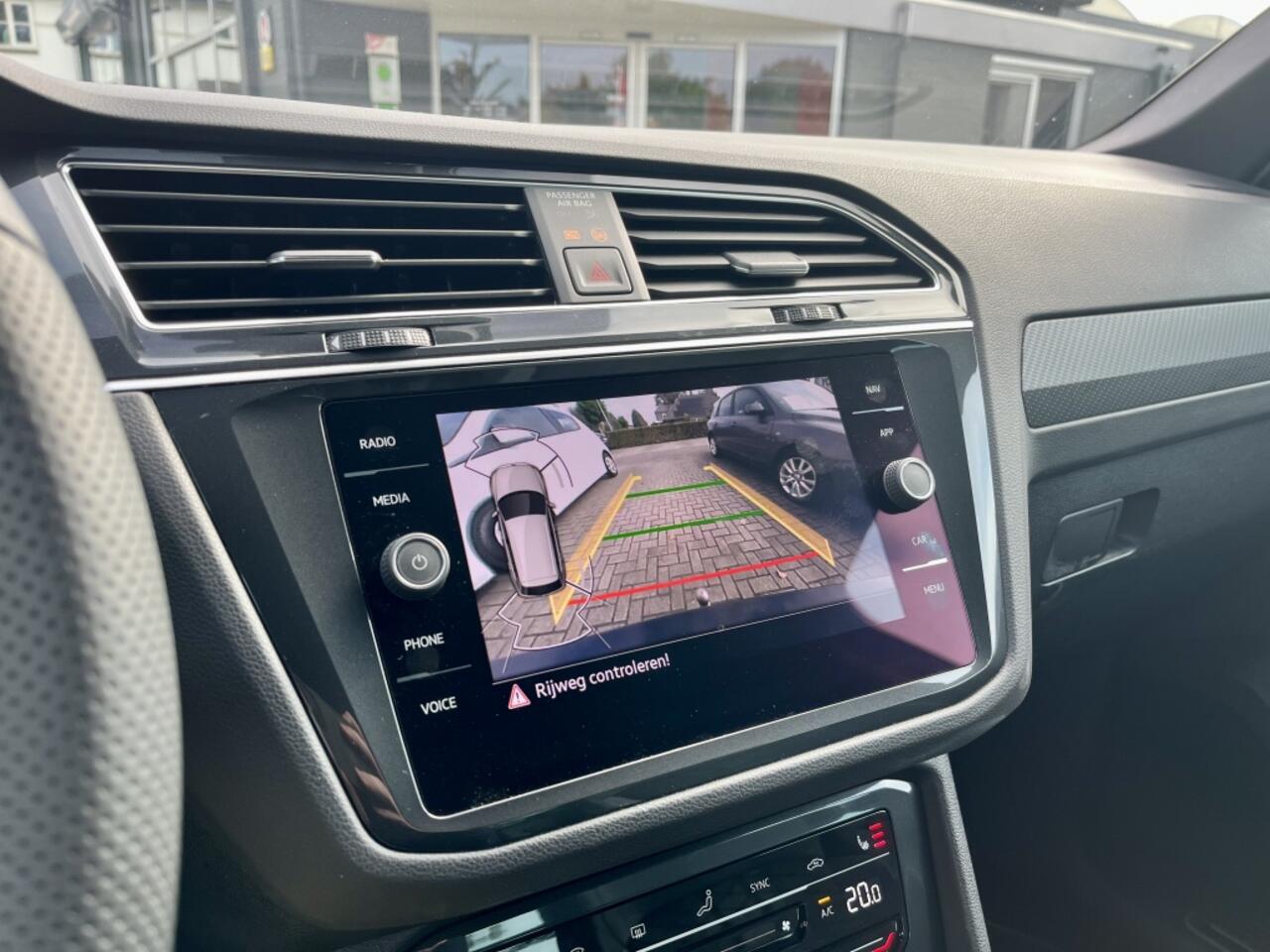 Volkswagen TIGUAN 1.5 TSI R-Line Camera Trekhaak Standkachel Carplay Keyless Navi