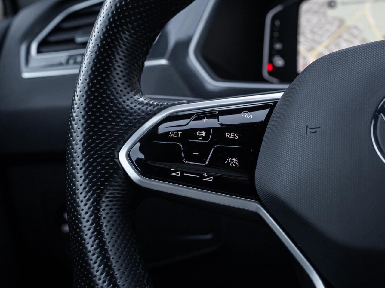 Volkswagen TIGUAN 1.4 TSI eHybrid R-Line Business+ BLACK OPTIC IQ LIGHT CAMERA TREKHAAK 19 INCH APPLE CARPLAY DODEHOEK