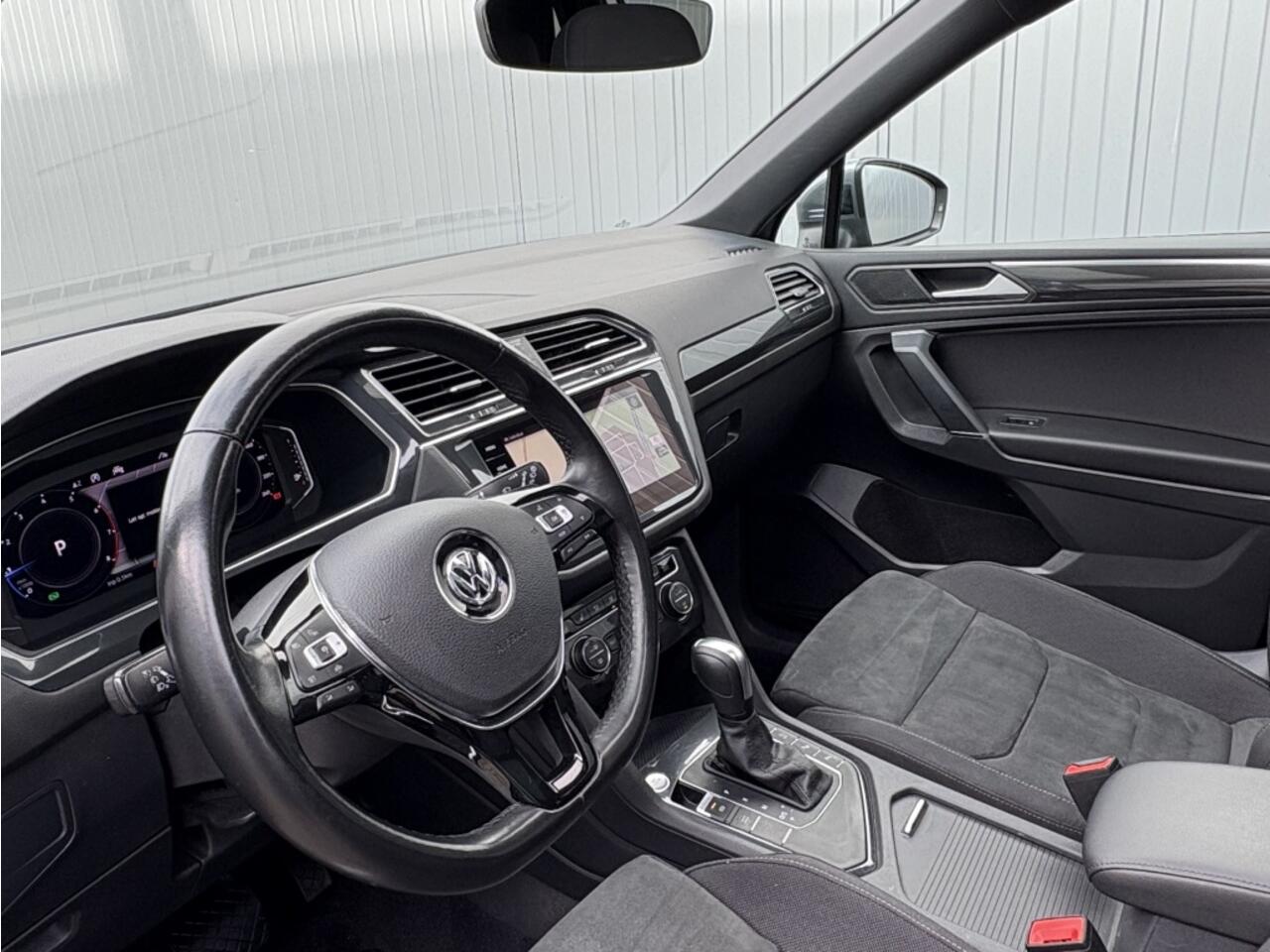 Volkswagen TIGUAN 1.5 TSI AUT R-LINE 7PERS. PANODAK TREKHAAK