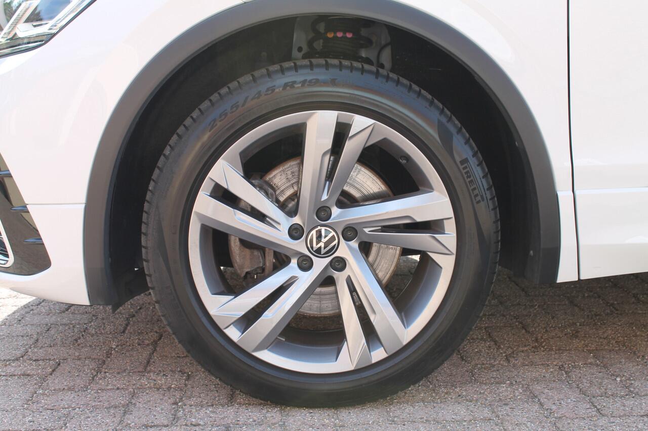 Volkswagen TIGUAN 1.4 TSI eHybrid R-Line Business+ | IQ | Pano | Trekhaak | Carplay