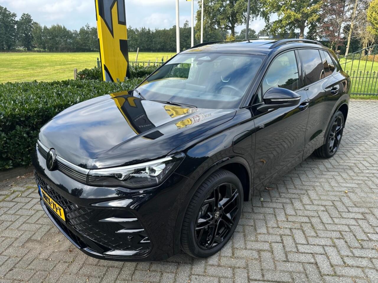 Volkswagen TIGUAN 1.5 eHybrid R-Line Edition 272pk Pano / Trekhaak / Black Style / Harman Kardon