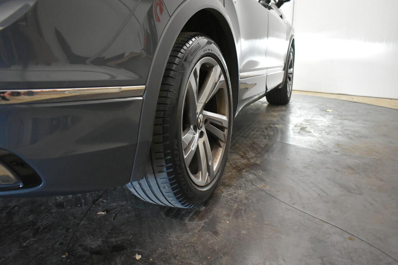 Volkswagen TIGUAN 1.5 TSI R-Line EL Trekh+aKlep Panodak Virtual Camera