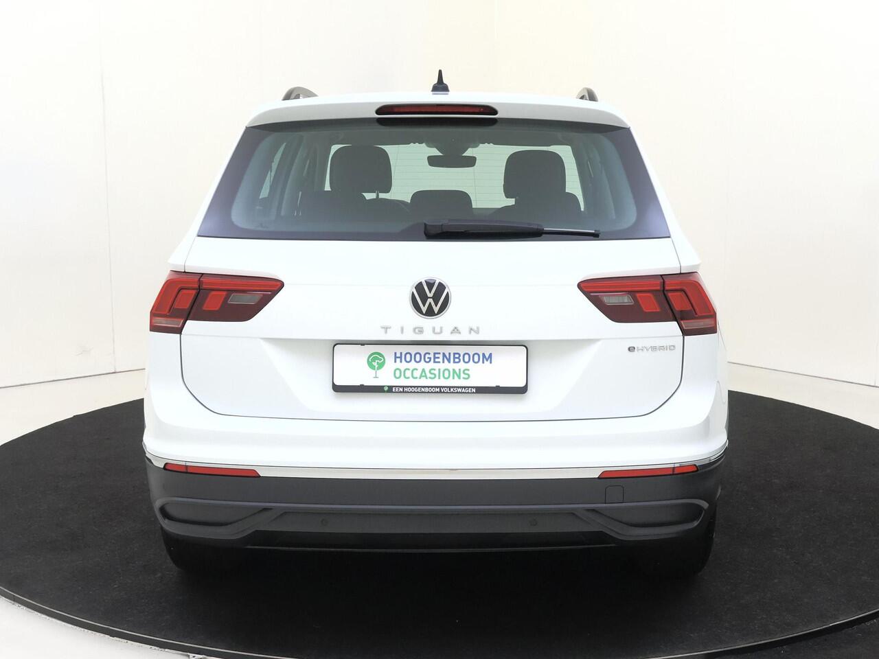 Volkswagen TIGUAN 1.4 TSI eHybrid Life | SoH 99% | Trekhaak | Parkeerassistent | Digital cockpit Pro | Adaptieve cruise control | Dodehoek detectie | Navigatie | Stoel- en stuurwielverwarming |