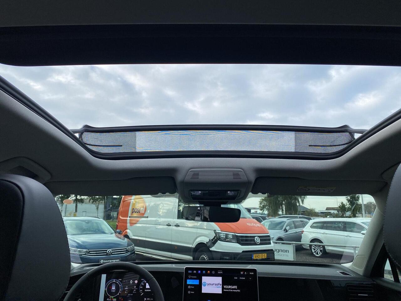 Volkswagen TIGUAN 1.5 eHybrid Life Edition | Pano | Trekhaak | 18" |