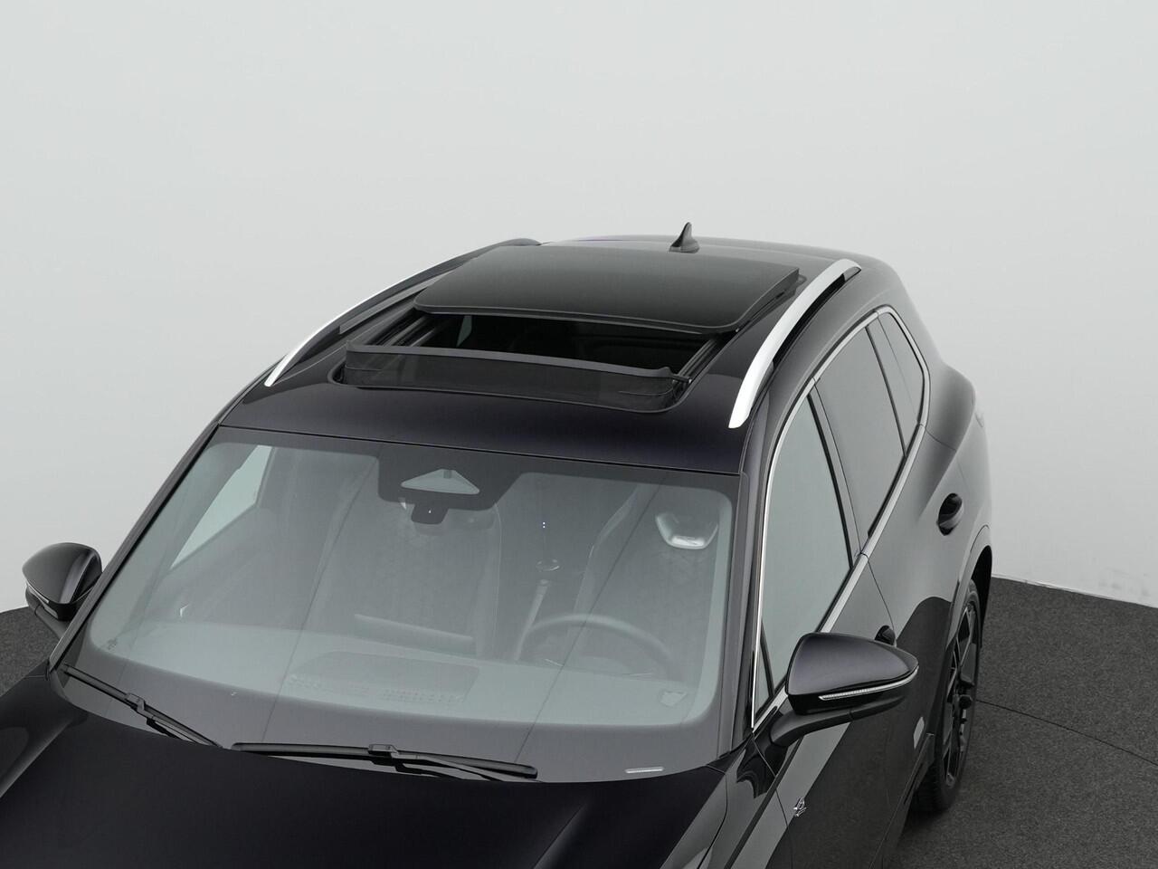 Volkswagen TIGUAN 1.5 eTSI 150 pk DSG R-Line Business | Panoramadak | Trekhaak | IQ Light | Rondomzicht camera | Stoelverwarming | Navigatie | Massage