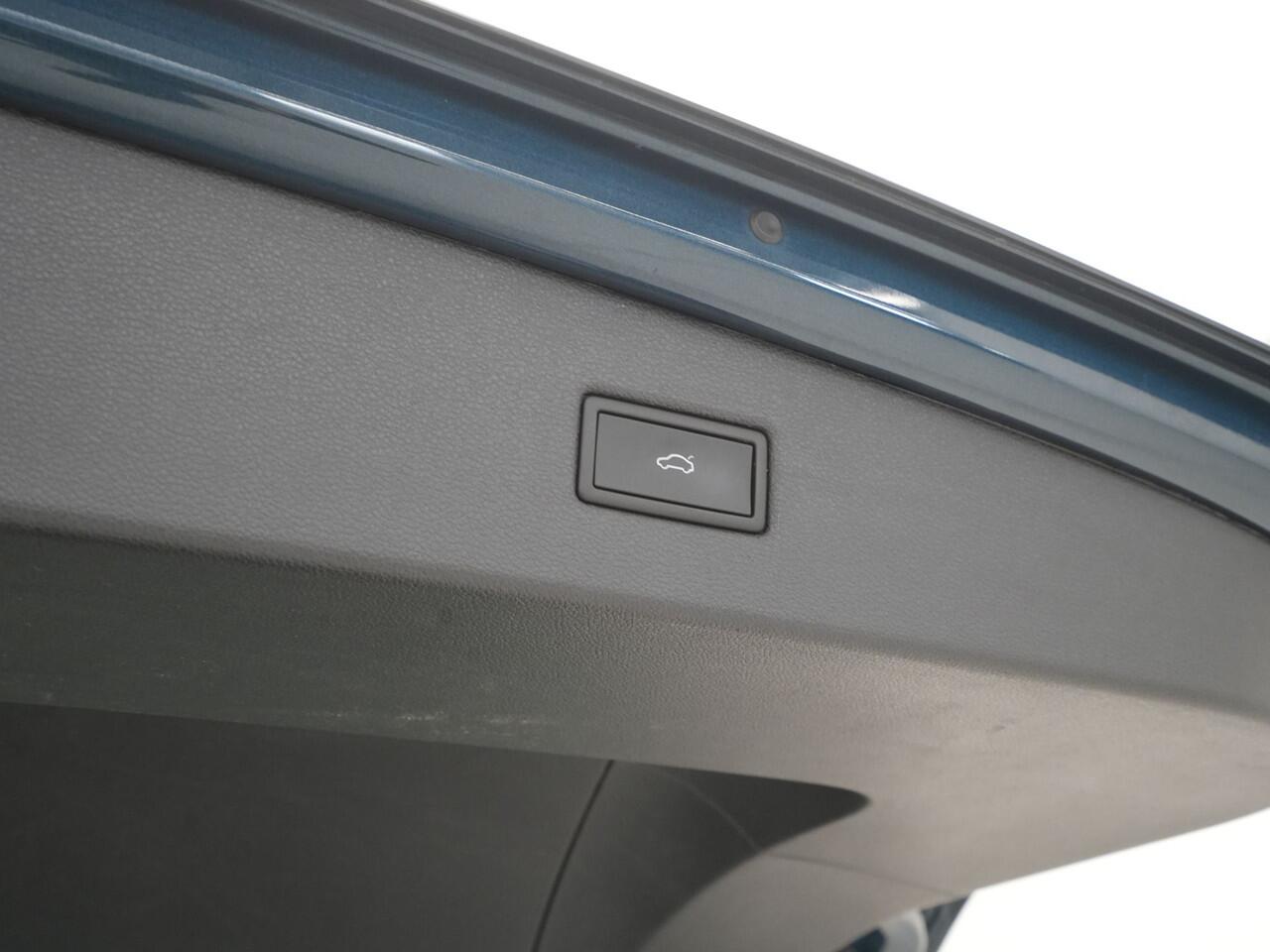 Volkswagen TIGUAN 1.5 TSI 150pk DSG R-Line Navigatie Wegkl. trekhaak Acc Elek. kofferklep 276