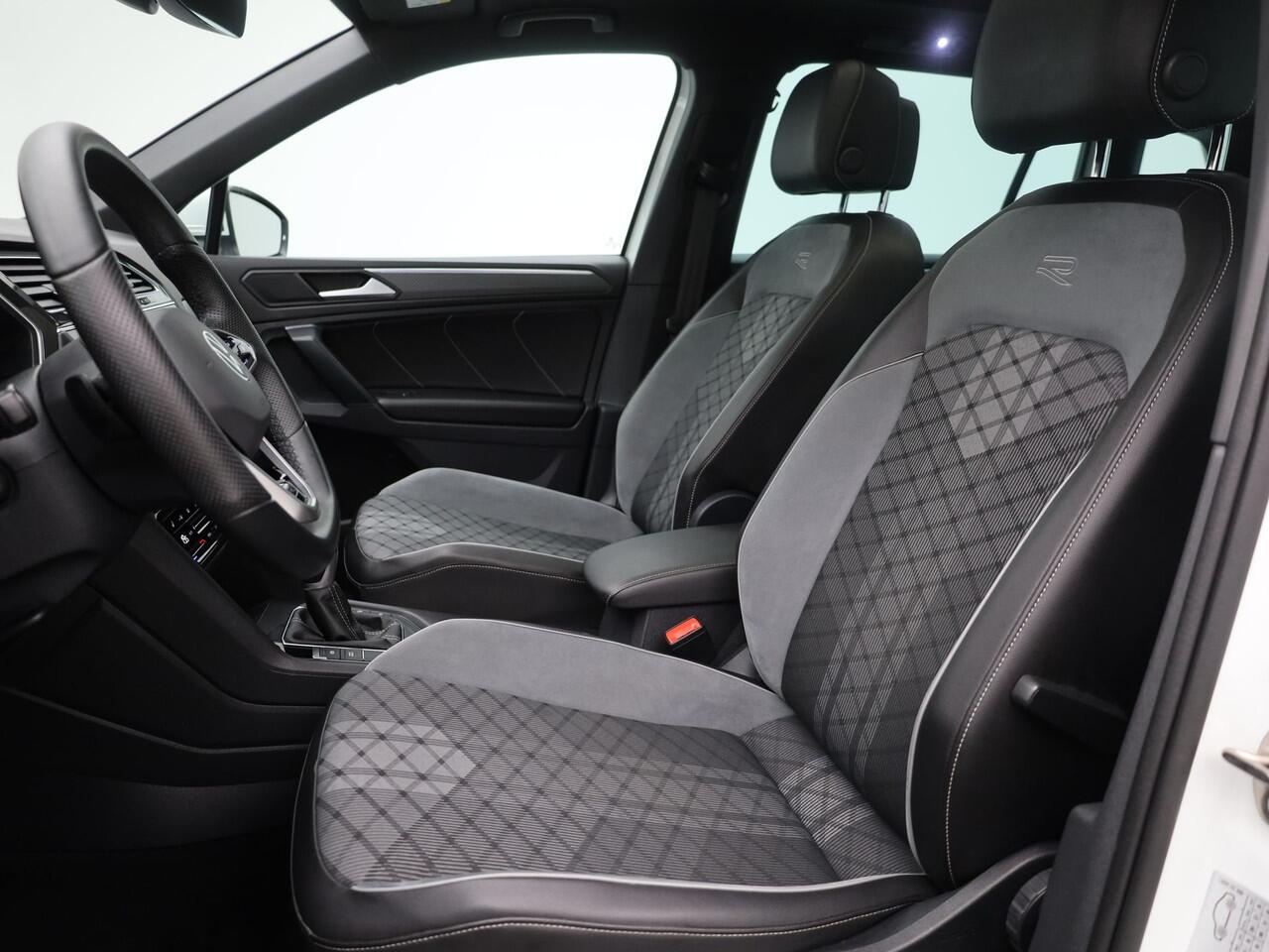 Volkswagen TIGUAN 1.4 TSI eHybrid R-Line Business+ | PANO | CAMERA | ADAPTIVE | KEYLESS | STOEL- EN STUURVERW.