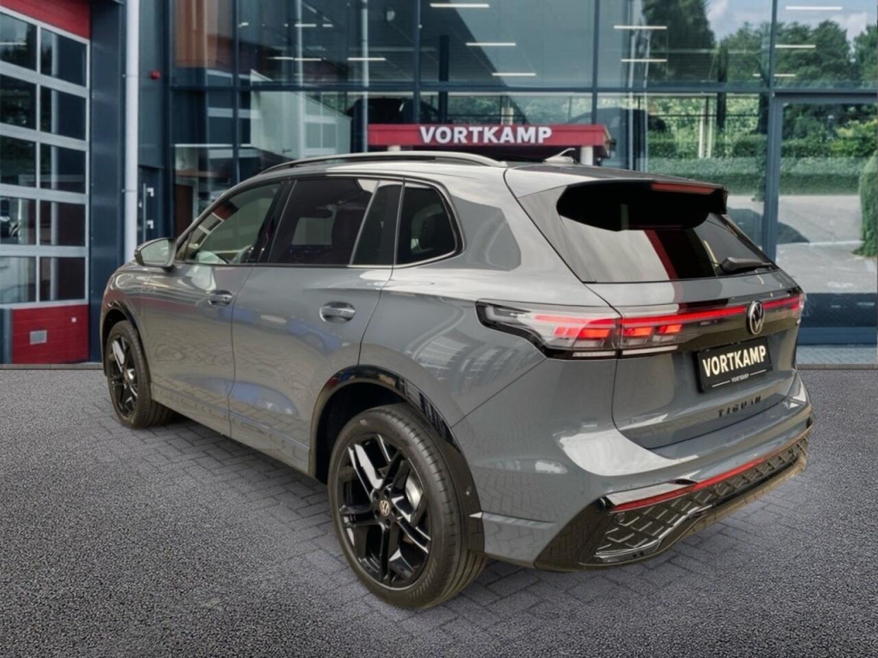 Volkswagen TIGUAN 1.5 TSI EHYBRID R-LINE BLACK-OPTIK PANO-DAK/TREKHAAK/LEDER/360-C