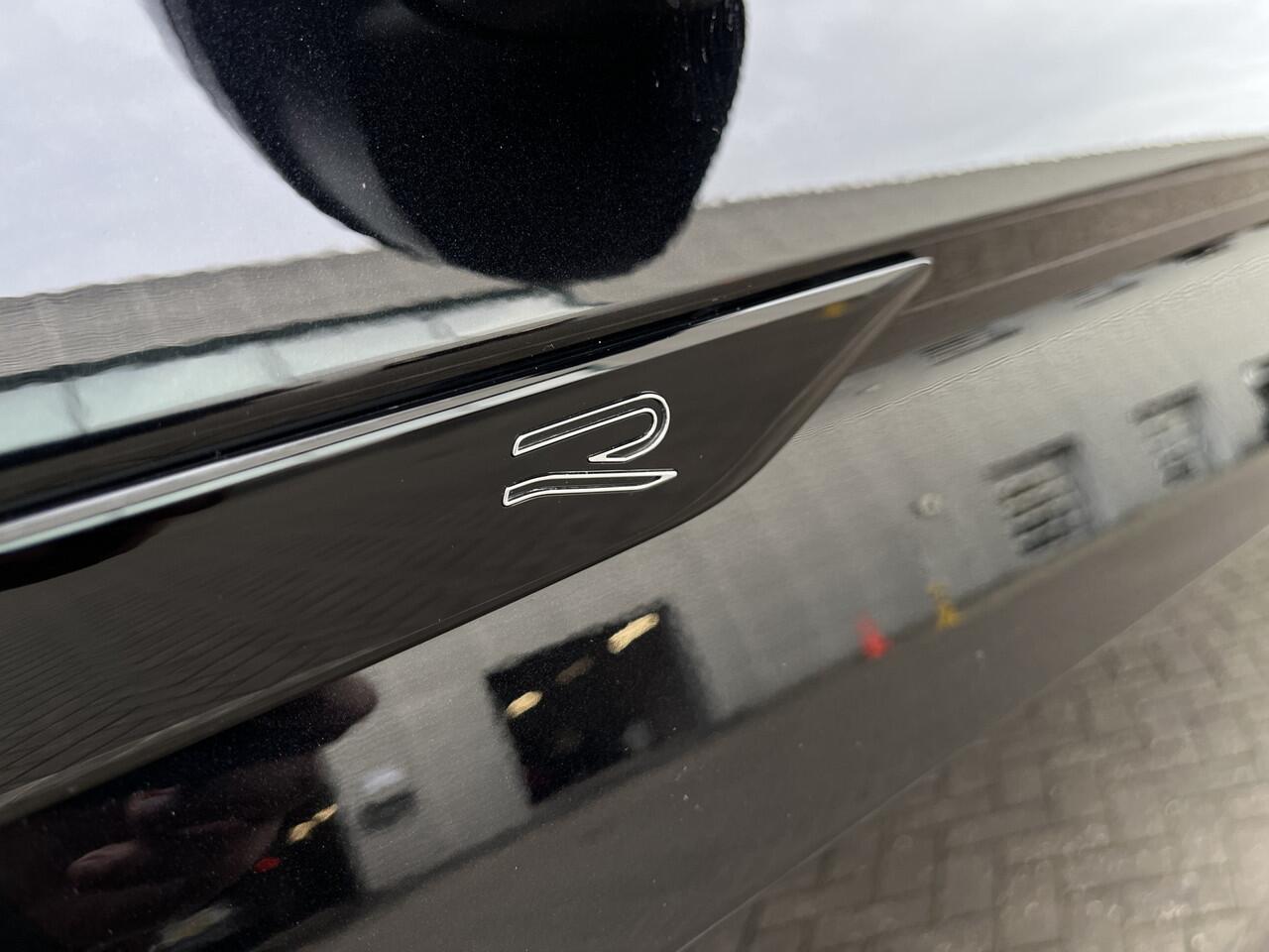 Volkswagen TIGUAN 1.5 TSI R-Line / Digitaal dashboard / Navigatie / App connect / Camera / PDC V+A / Lichtmetaal 19 inch /