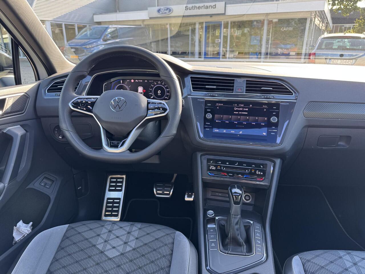 Volkswagen TIGUAN 1.4 TSI eHybrid R-Line Business+ 245pk PHEV | Trekhaak | Panorama dak | Adaptieve Cruise | Achteruitrijcamera | Stoelverwarming | Virtuele cockpit | 1.800kg Trekgewicht !