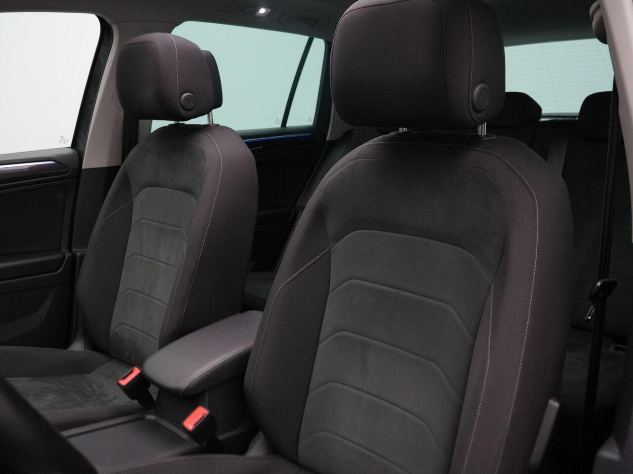 Volkswagen TIGUAN 1.4 TSI 245 pk DSG eHybrid Elegance | Panoramadak | Achteruitrijcamera | Navigatie | Alcantara | Keyless Entry