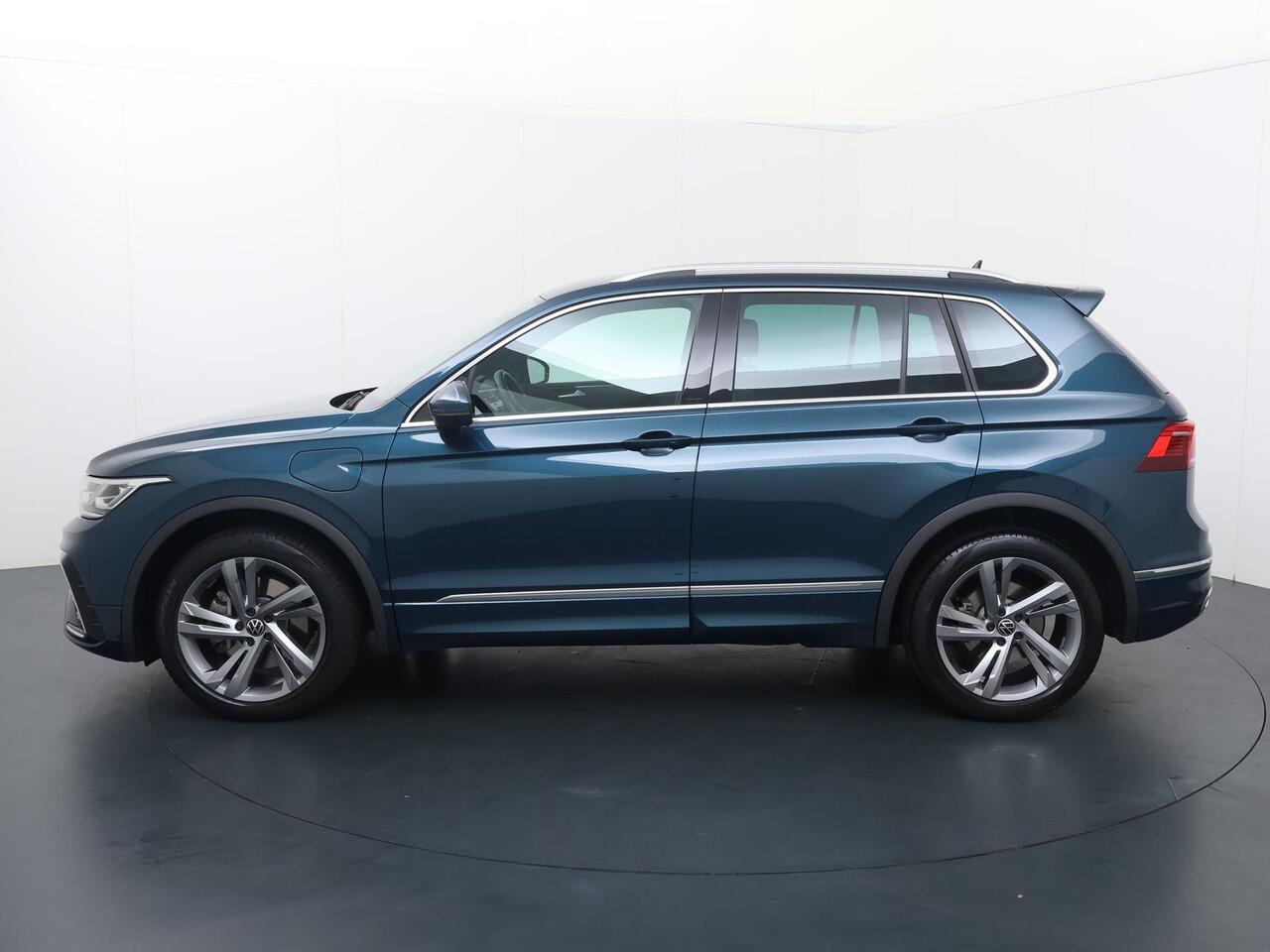 Volkswagen TIGUAN 1.4 TSI eHybrid R-Line Business+ | 245PK | SoH 89% | Multifunctioneel stuurwiel | Cruisecontrol | Achteruitrij camera |