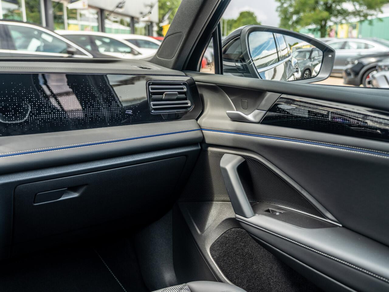 Volkswagen TIGUAN 1.5 eHybrid 272PK DSG R-Line | Massage | 360 Camera | Trekhaak | BTW | 120 km WLTP |