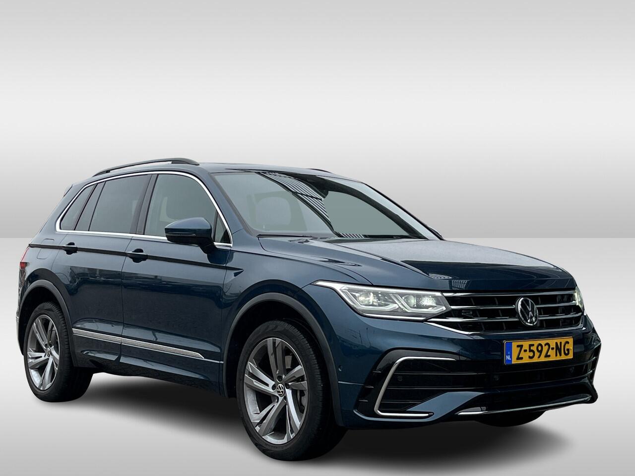 Volkswagen TIGUAN 1.4 TSI eHybrid R-Line Business+ / Pano / Head-up / Camera / Parkeersensoren V+A / Navigatie / App connect / Zwenkbare trekhaak /