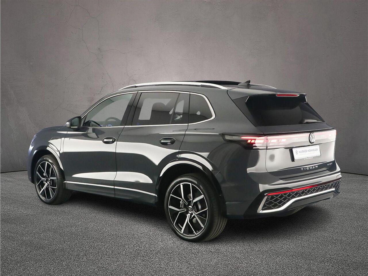 Volkswagen TIGUAN R-Line Edition 1.5 TSI eHybrid 272pk DSG Automaat Trekhaak, Panoramadak, Adaptive cruise control, Navigatie, Achteruitrijcamera, Elektrische achterklep