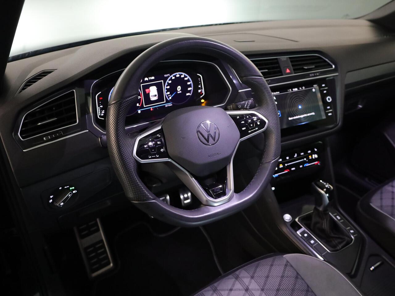 Volkswagen TIGUAN Allspace 1.5 TSI R-Line Business 150 pk Automaat (DSG) |R-line | Navigatie | Matrix LED koplampen | Stoelverwarming |5-pers| Verlengde garantie |Parkeersensoren