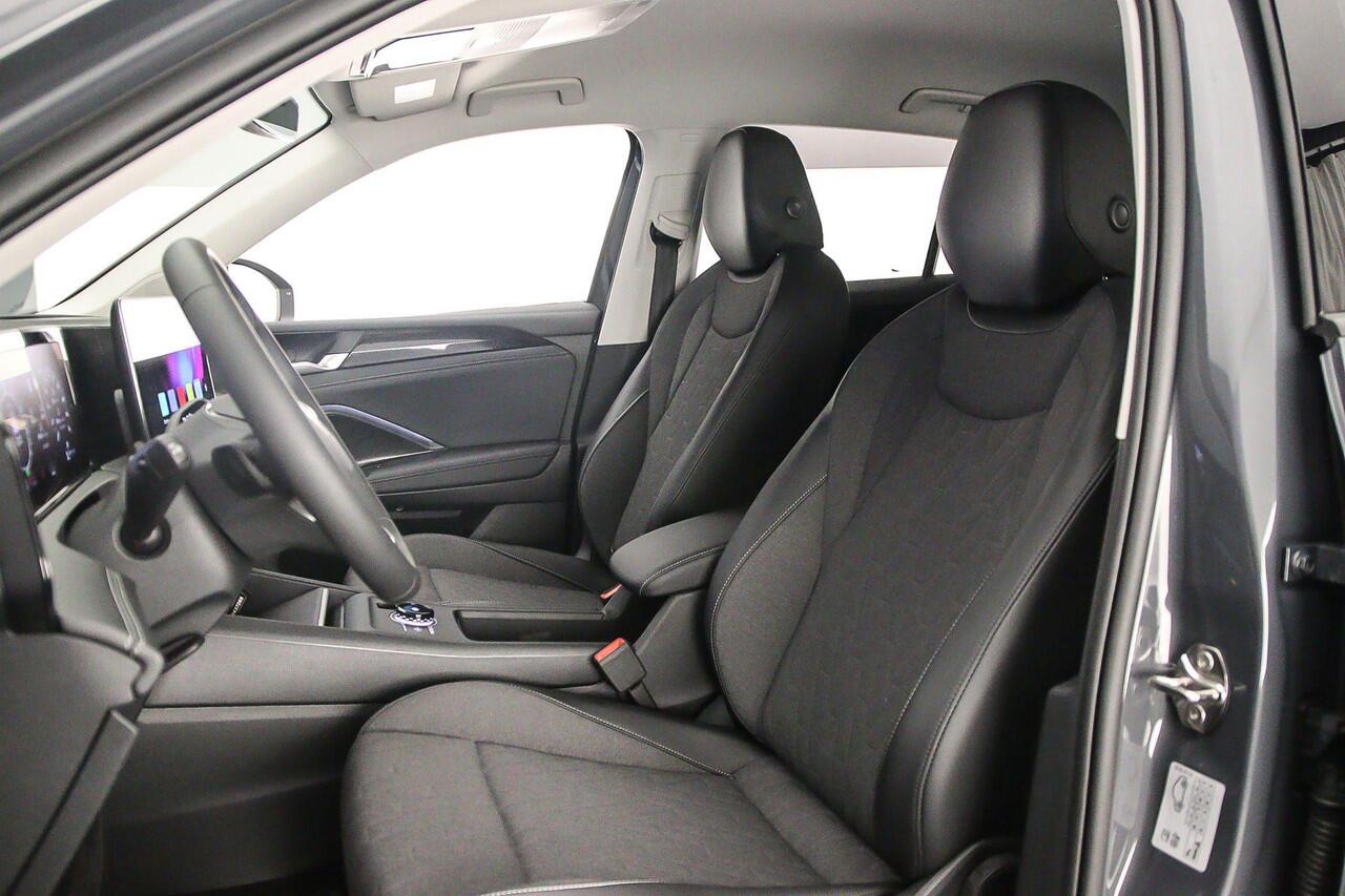 Volkswagen TIGUAN Life Edition 1.5 TSI eHybrid 204pk DSG Automaat Trekhaak, Adaptive cruise control, Elektrische achterklep, Achteruitrijamera, LED koplampen, Stuurwiel verwarmd