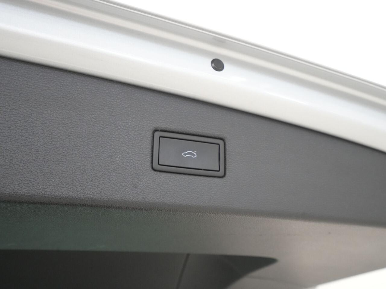 Volkswagen TIGUAN 1.5 TSI 150pk DSG Elegance Matrix Led Navigatie Camera Acc Carplay Side Assist 242