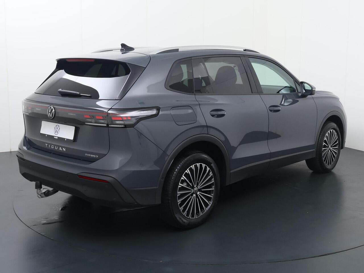 Volkswagen TIGUAN 1.5 eHybrid Life Edition | 204 PK | SoH 97% | Trekhaak wegklapbaar | Adaptive cruise control | Verwarmde voorstoelen | LED verlichting |