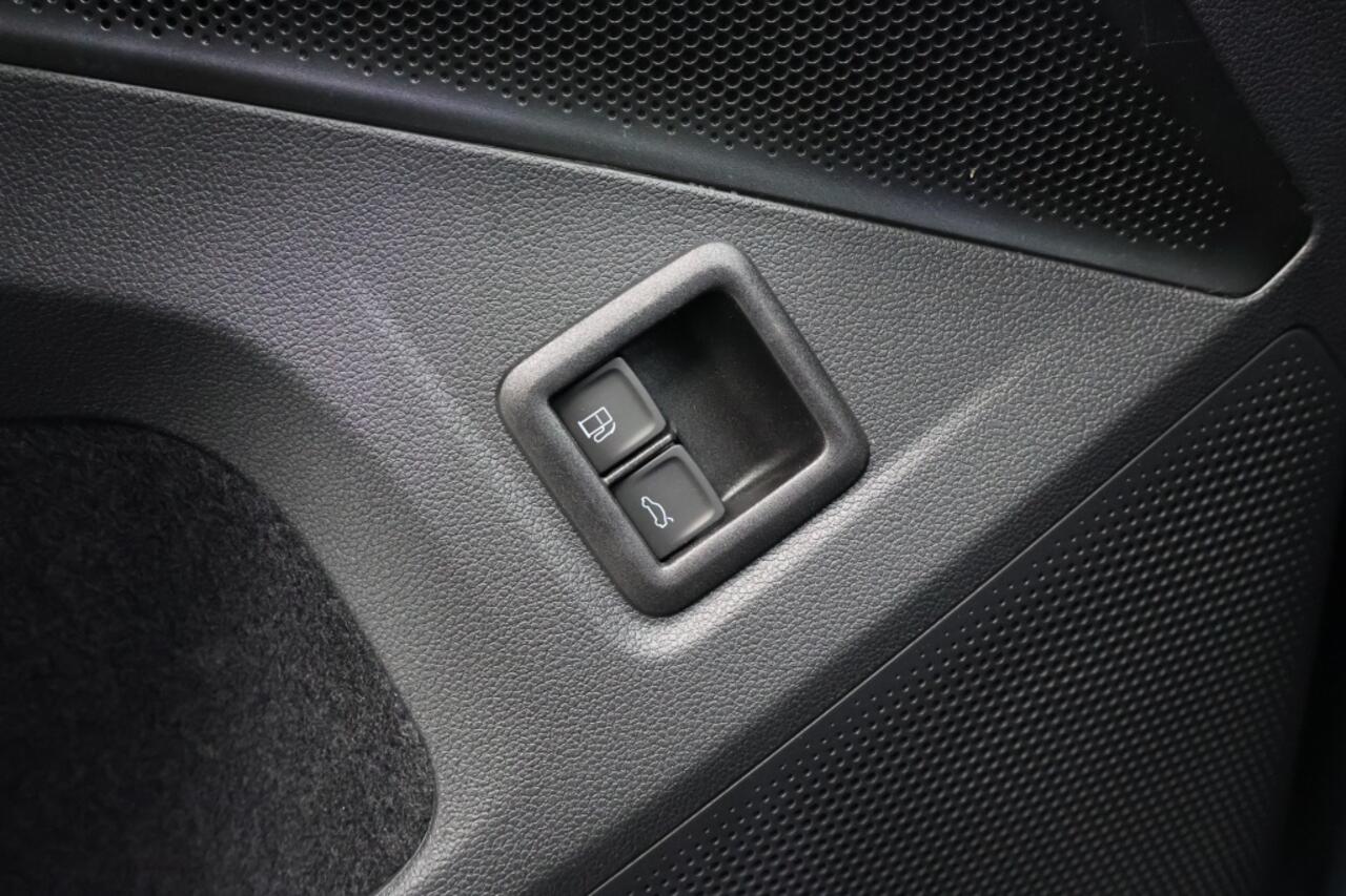 Volkswagen TIGUAN 1.5 TSI eHybrid 150 kW Life | Panoramadak | Trekhaak | LED