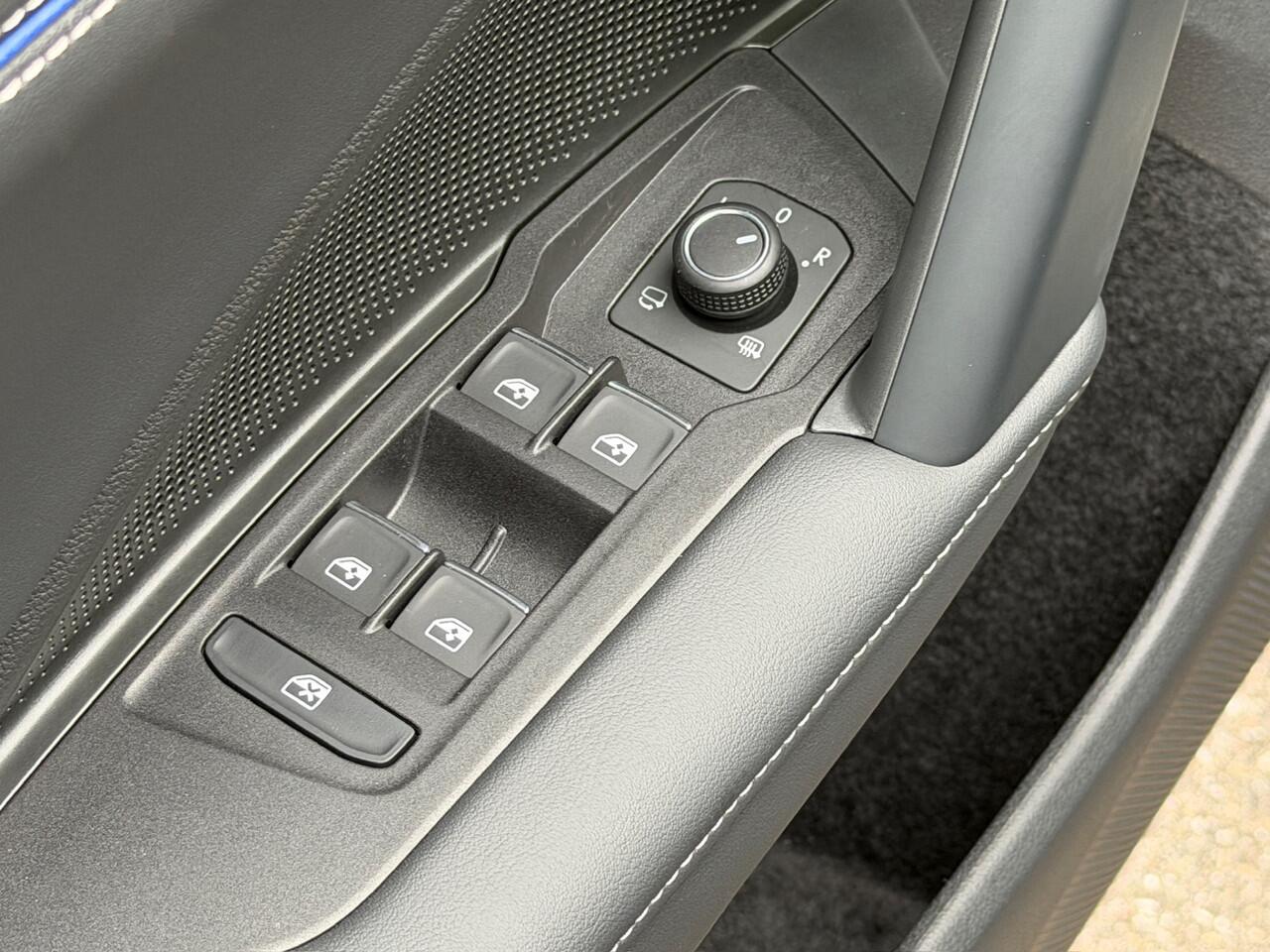 Volkswagen TIGUAN 1.5 eHybrid R-Line | Black line | 360 Camera | Trekhaak | Dode hoek | IQ light | Elek. klep | Rijklaar incl. garantie