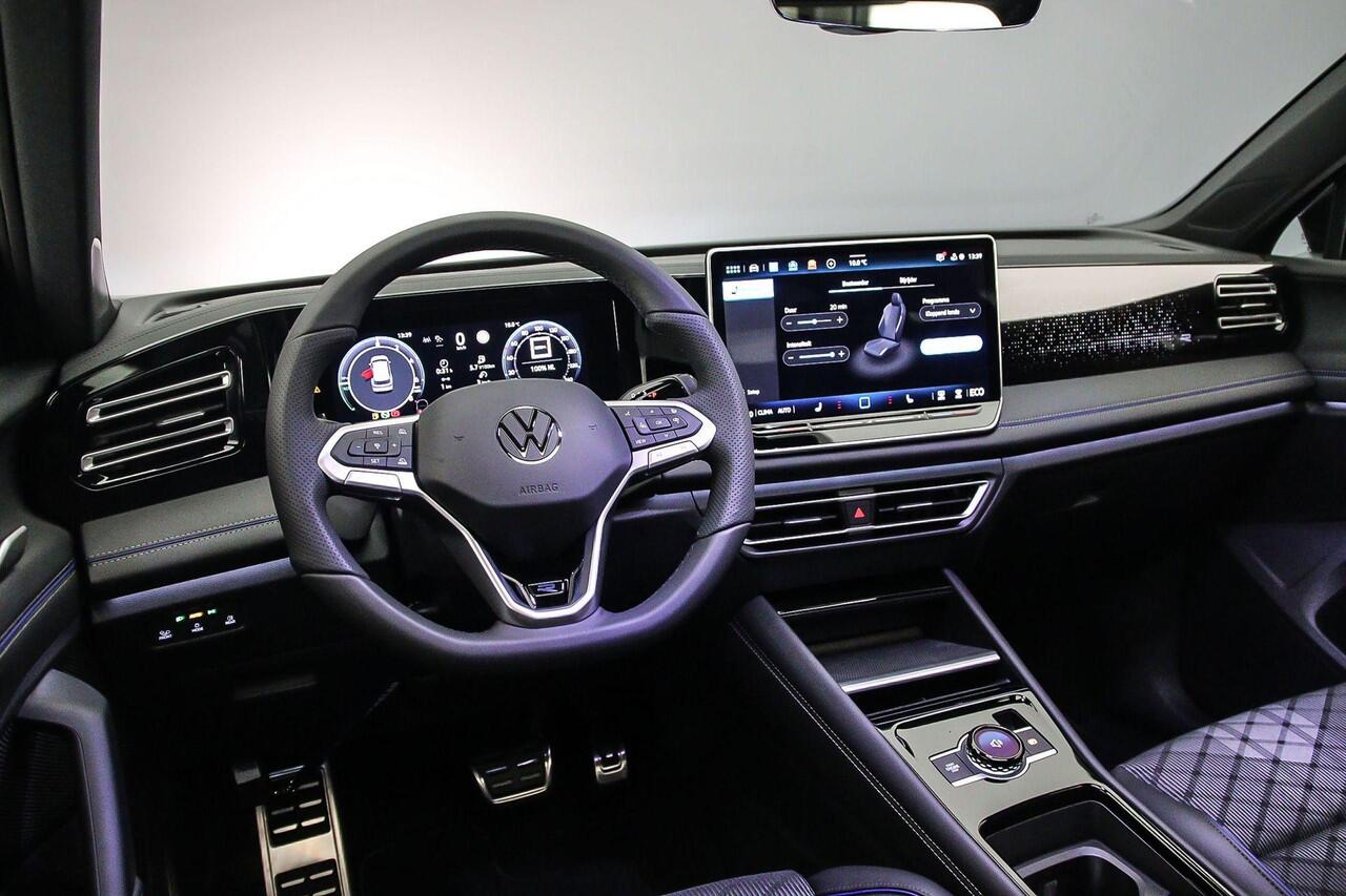 Volkswagen TIGUAN R-Line Edition 1.5 TSI eHybrid 272pk DSG Automaat Trekhaak, Panoramadak, Adaptive cruise control, Black Style, Navigatie, Elektrische achterklep