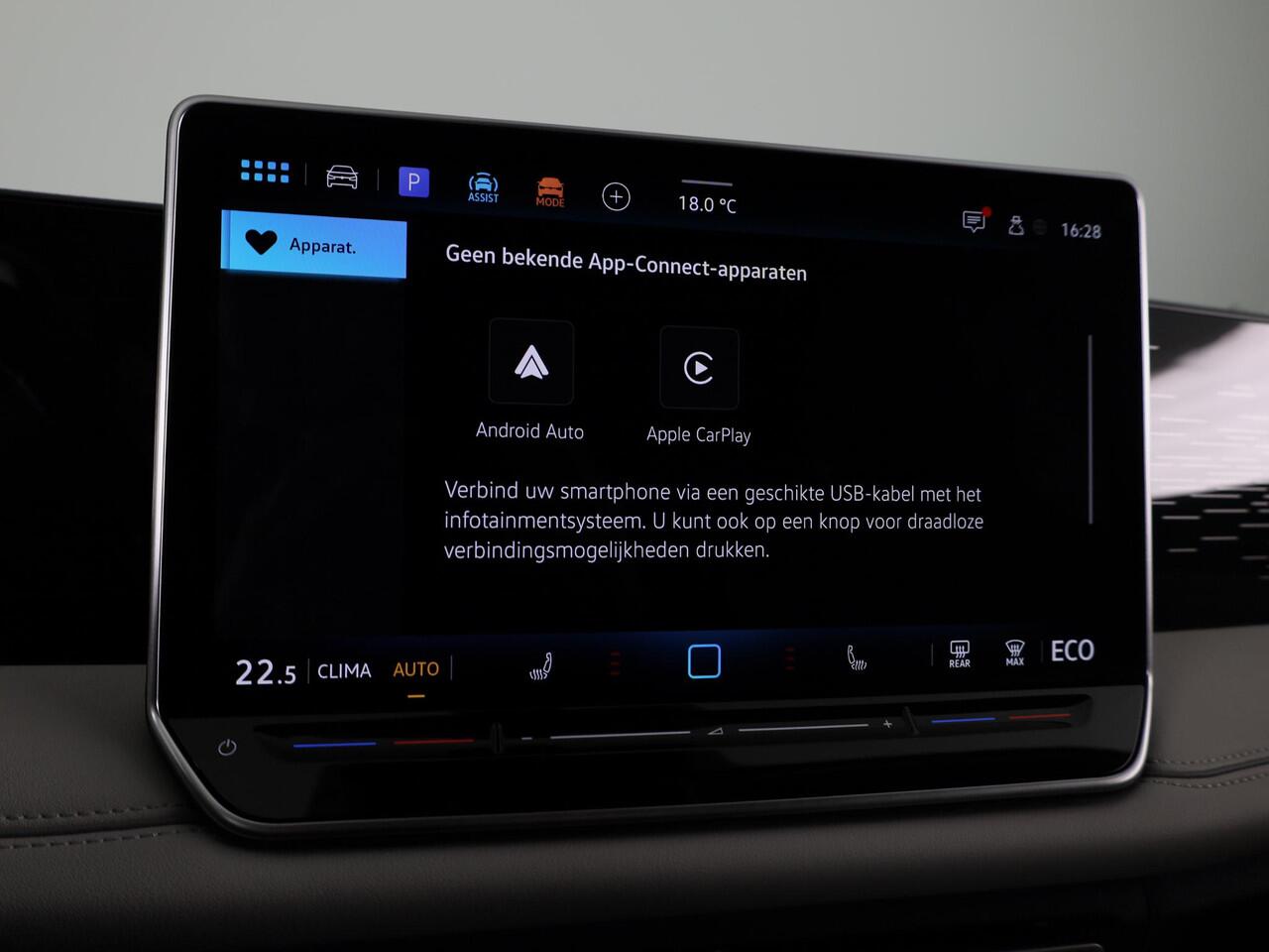 Volkswagen TIGUAN 1.5 eHybrid Elegance 204 pk Automaat (DSG) | Verlengde garantie | Navigatie | Trekhaak (wegklapbaar) | Parkeersensoren (Park assist) | Rondomzicht camera | Stoelverwarming |