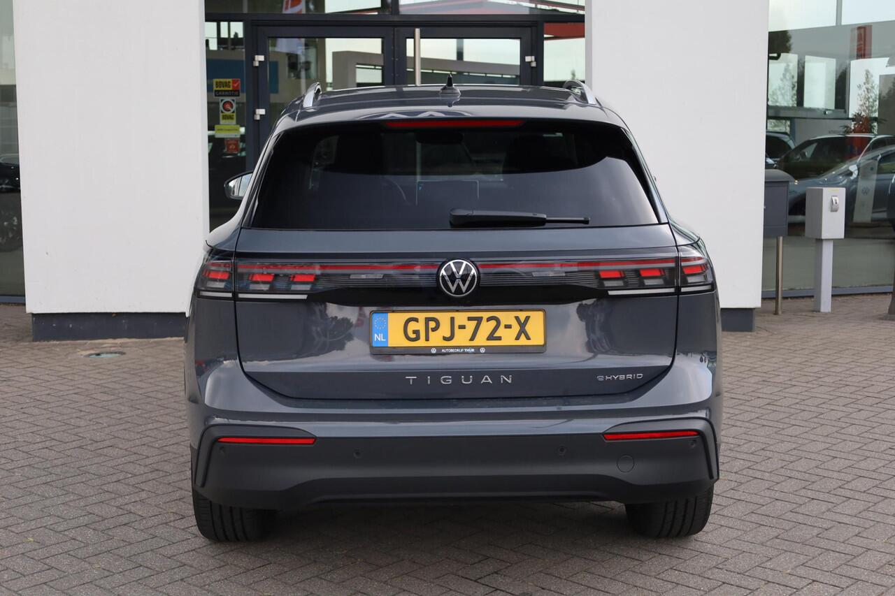 Volkswagen TIGUAN 1.5 eHybrid Life Edition wegklapbare trekhaak 19" lmv Design pakket met LED matrix stoel en stuurwielverwarming NL auto 48 mnd 100.000km garantie door ons nieuw geleverd